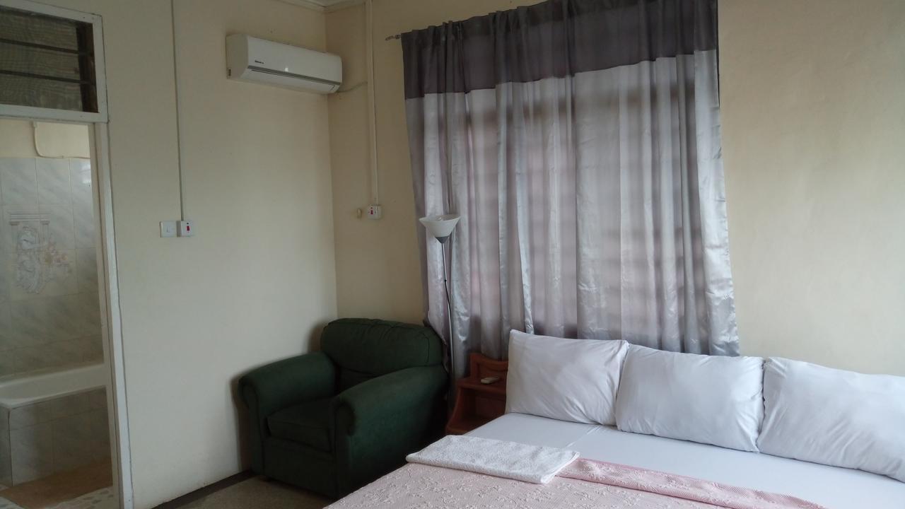 M-R Lodge Mankesim 外观 照片